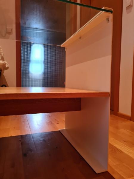 Couchtisch mit Glasplatte und Massivholzplatte Wildeiche