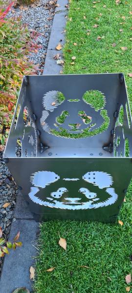 Feuertonne mit Pandamotiv