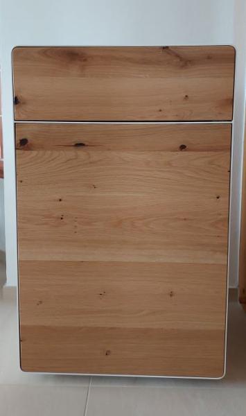 Wohnzimmerschrank "Janine" in Massivholz Wildeiche