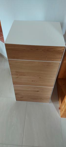 Wohnzimmerschrank "Christoph" in Weiß und Massivholz Wildeiche