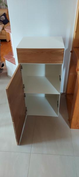 Wohnzimmerschrank "Christoph" in Weiß und Massivholz Wildeiche