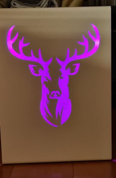 Beistelltisch mit Hirschmotiv, Massivholz Wildeiche mit LED