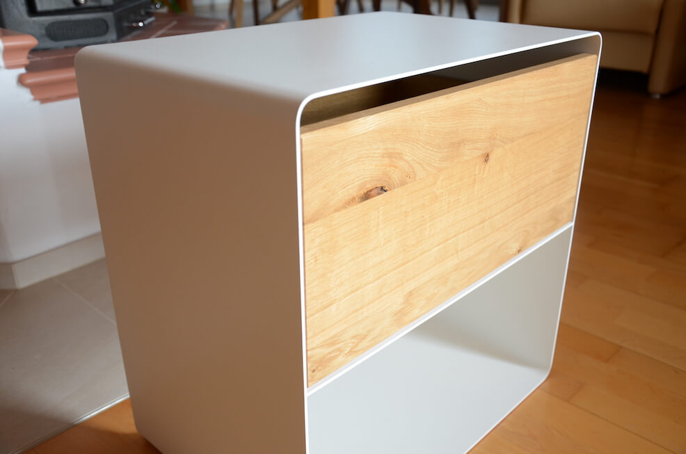 Nachttisch aus 3mm Stahl mit Schublade