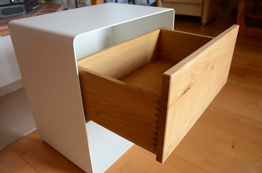 Nachttisch aus 3mm Stahl mit Schublade