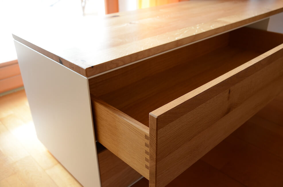 TV Lowboard aus 3 mm Stahl & Massivholz