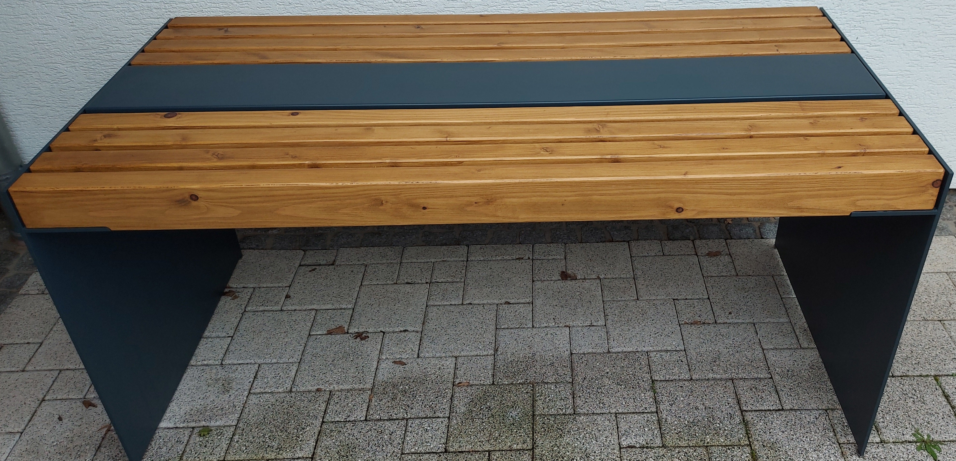 Gartentisch aus 8 mm Stahl und Massivholz Tanne/Fichte