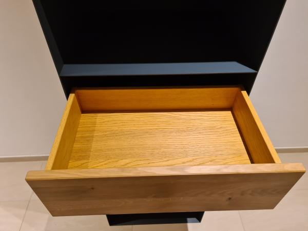 Kaminholzregal mit Schublade in Massivholz Wildeiche