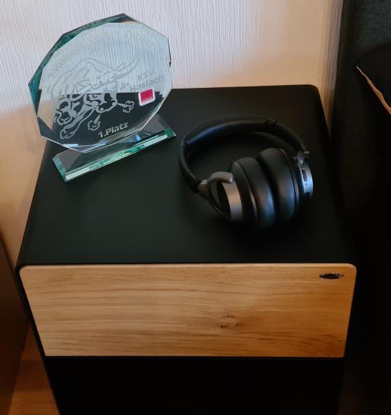 Nachttisch aus 3mm Stahl mit Schublade - hängend