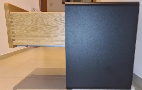 Nachttisch aus 3mm Stahl mit Schublade - hängend