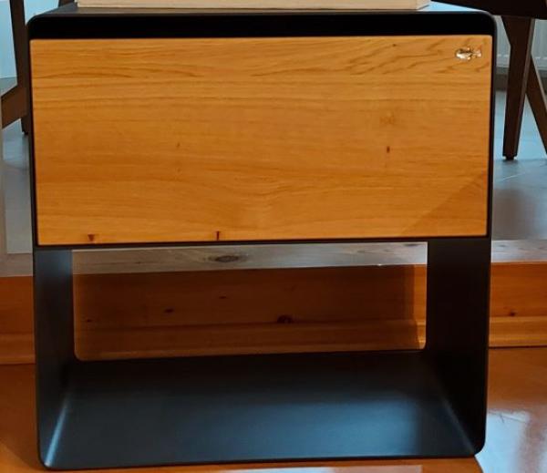 Nachttisch aus 3mm Stahl mit Schublade