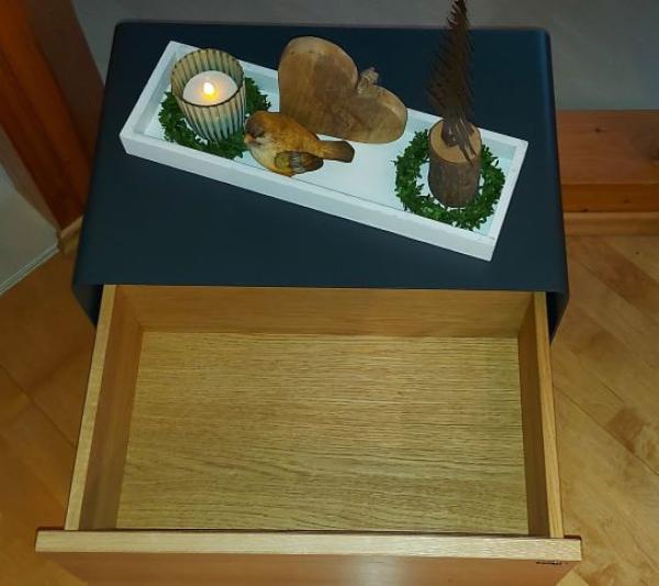 Nachttisch/Beistelltisch aus 3mm Stahl mit Schublade