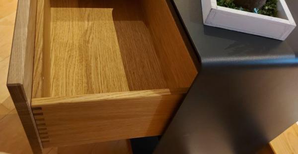 Nachttisch aus 3mm Stahl mit Schublade