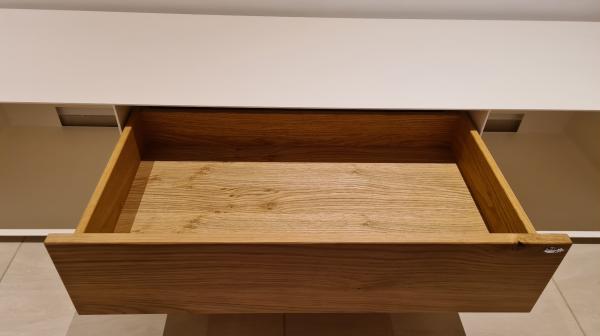 TV Lowboard mit Massivholz-Schubladen und Rückwand