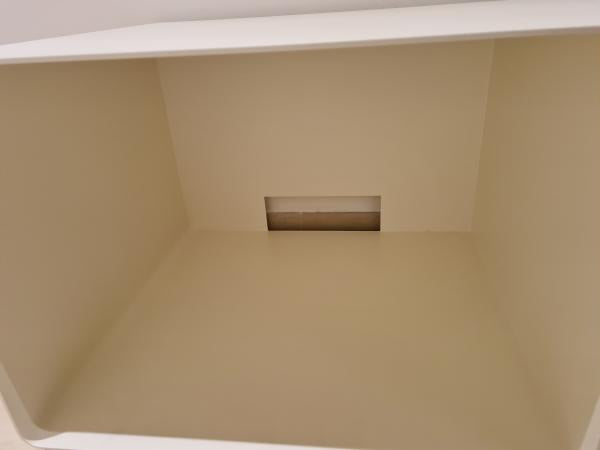 TV Lowboard mit Massivholz-Schubladen und Rückwand