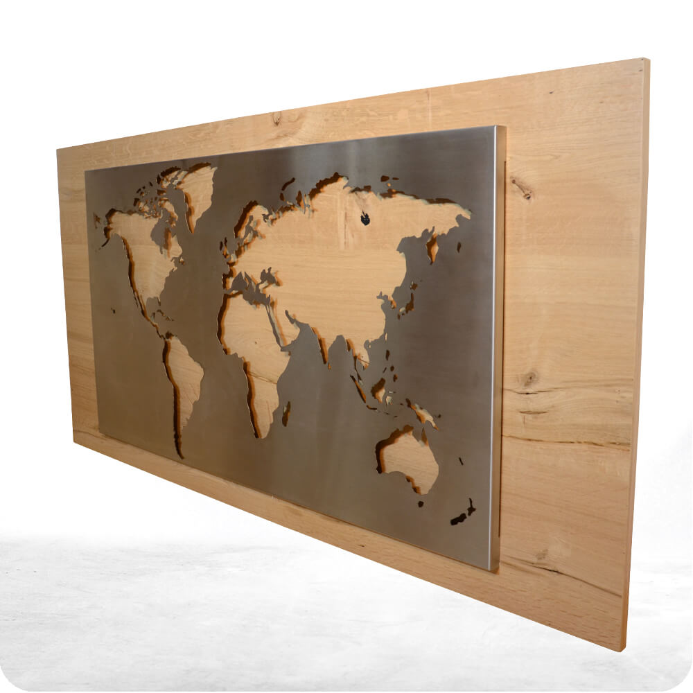 Weltbild aus gebürstetem 1.4301 Edelstahl vor Holzhintergrund