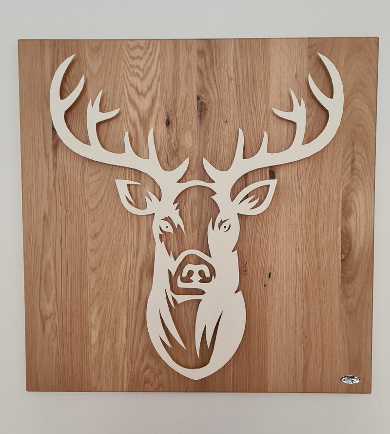 Wandbild mit Hirschmotiv aus Stahl auf Massivholz