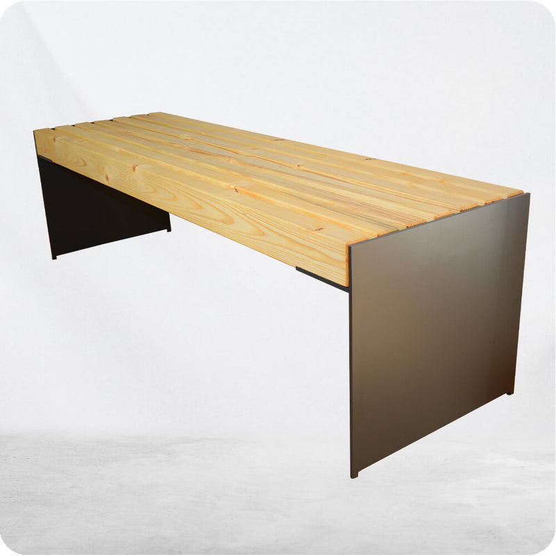Sitzbank aus Stahl und Holz