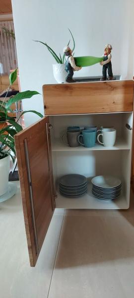 Wohnzimmerschrank "Janine" in Massivholz Wildeiche